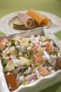 Snídaňový  salát s tvarohem a zeleninou