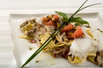 Těstoviny pappardelle s liškami dušenými ve smetaně