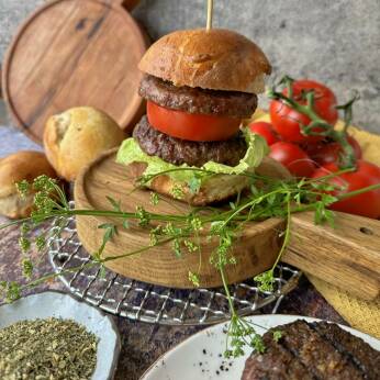 HOVĚZÍ BURGER